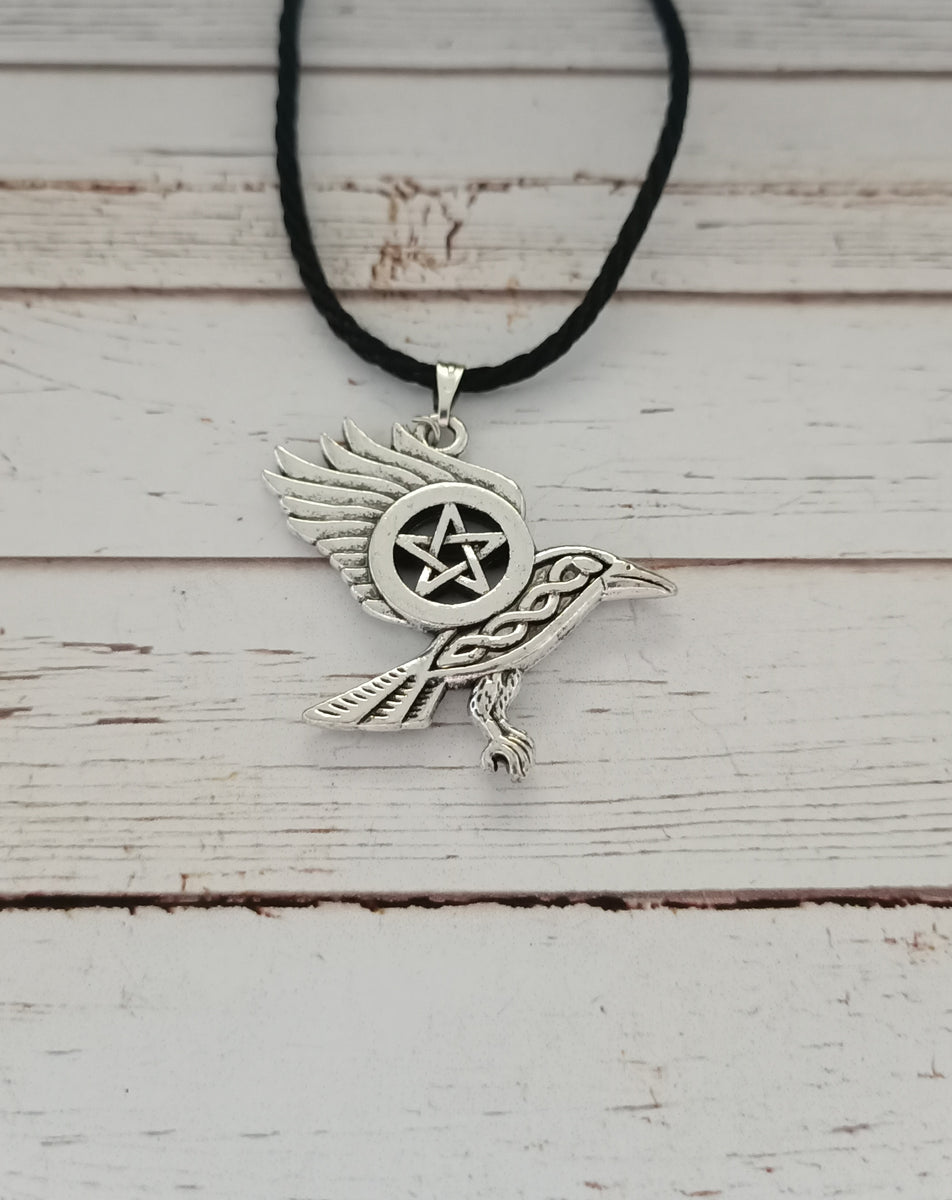 Pentagram raven necklace – Wild girl witch